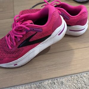 Brooks Women's Pink and Black Running Shoes